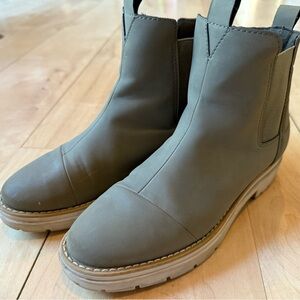 Toms Chelsea boot Women’s size 9